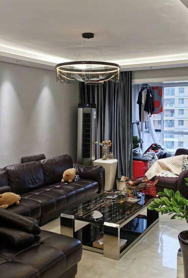 Stratos Modern LED Glass Ceiling Chandelier with Curved Panes for Luxury Dining Spaces