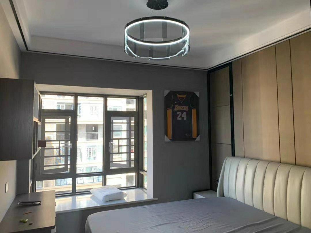 Stratos Modern LED Glass Ceiling Chandelier with Curved Panes for Luxury Dining Spaces