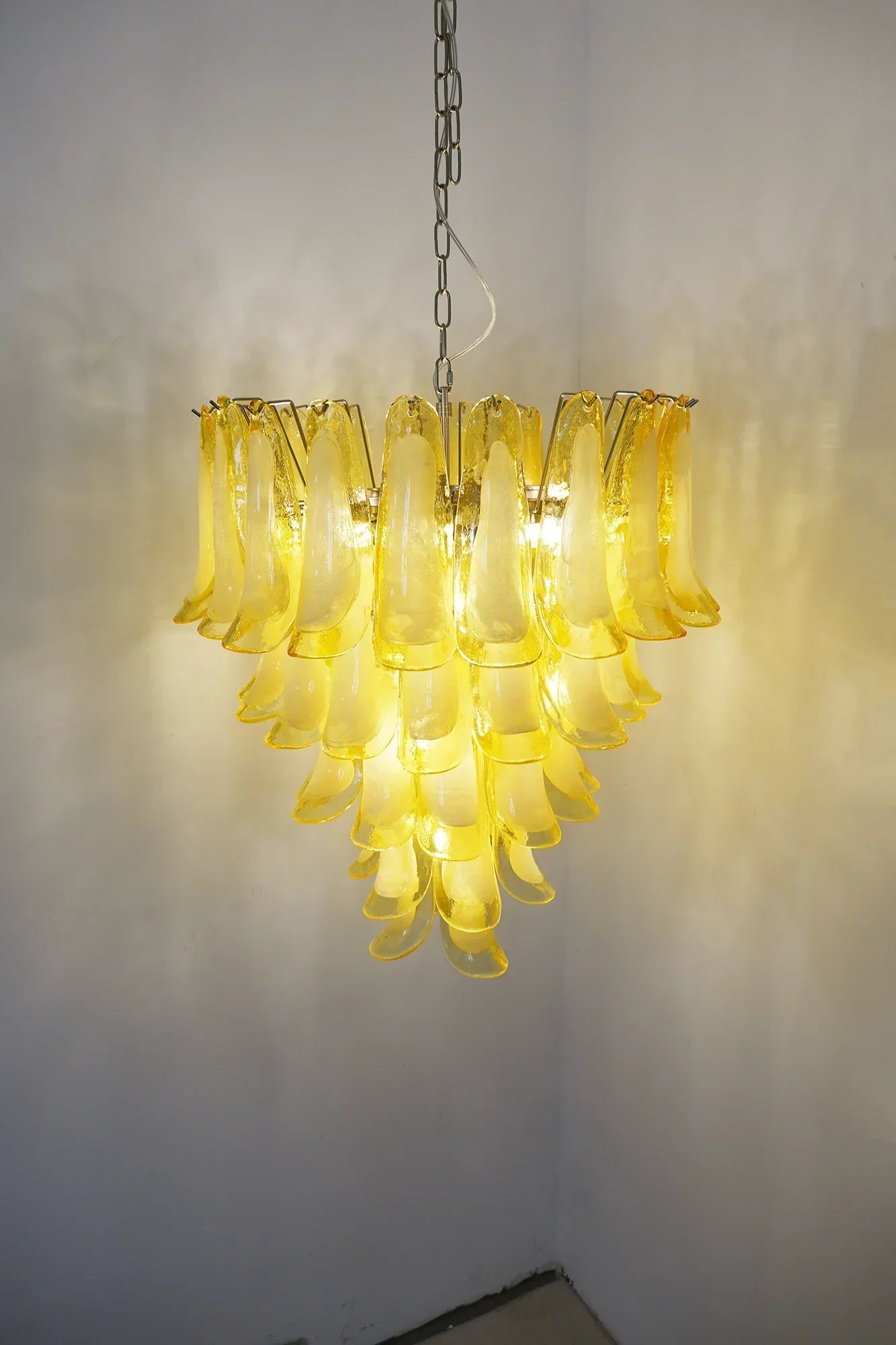 vintage-caramel-murano-glass-petals-chandelier-for-elegant-living-spaces