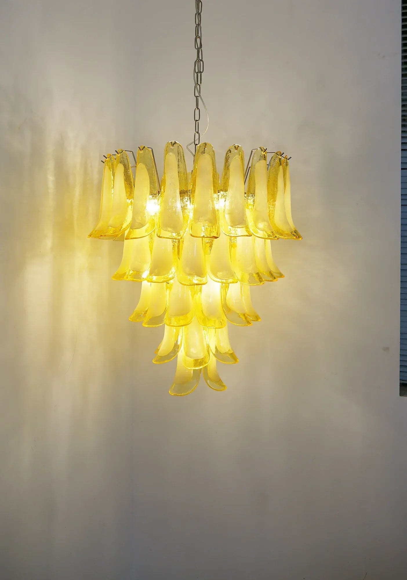 vintage-caramel-murano-glass-petals-chandelier-for-elegant-living-spaces