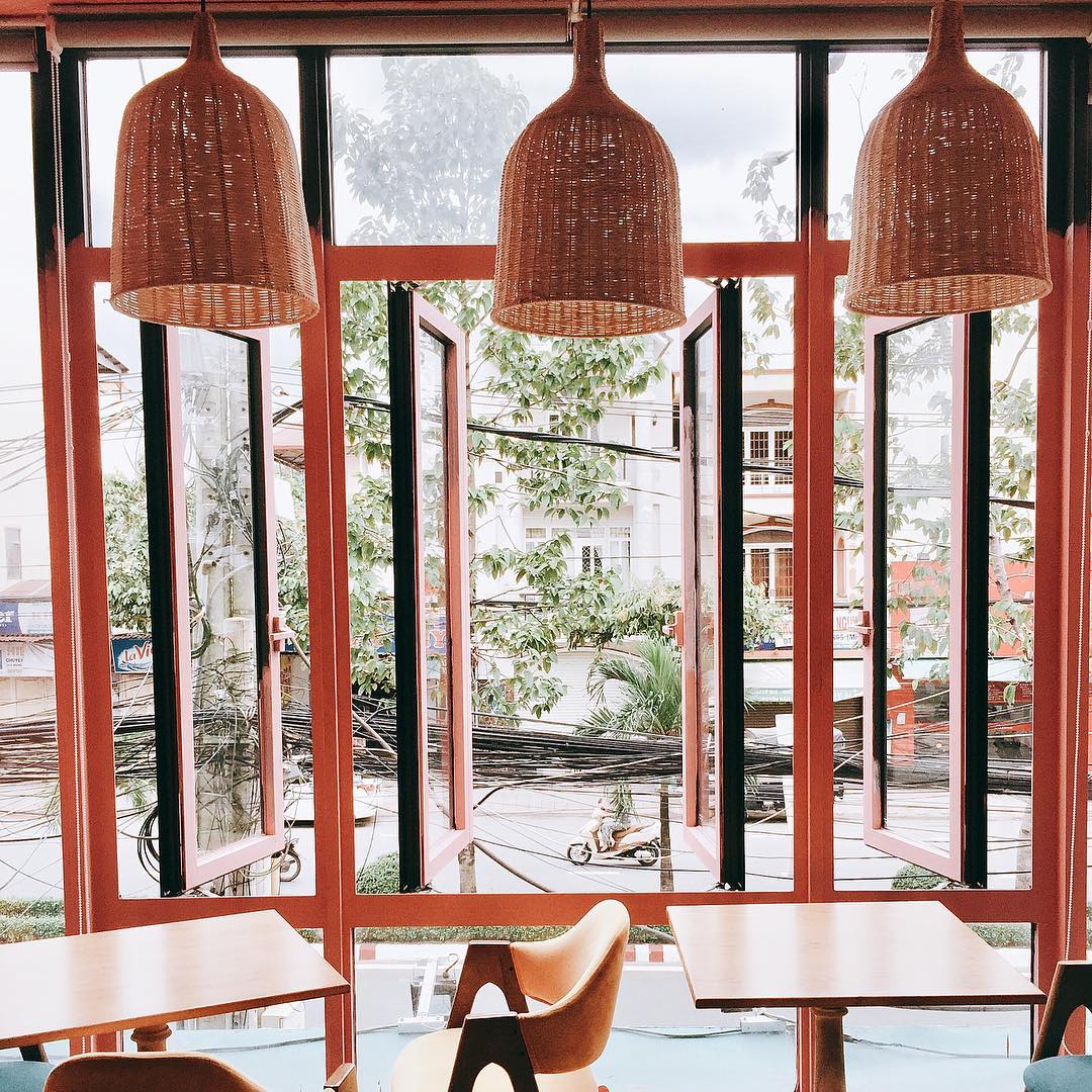 Woven Rattan Pendant Light Natural Handmade Hanging Lamp for Kitchen and Bedroom